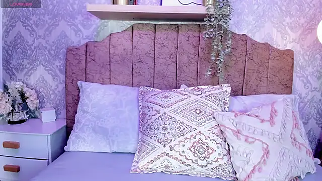 tiffany becker online show from November 2025 11:47:01 AM