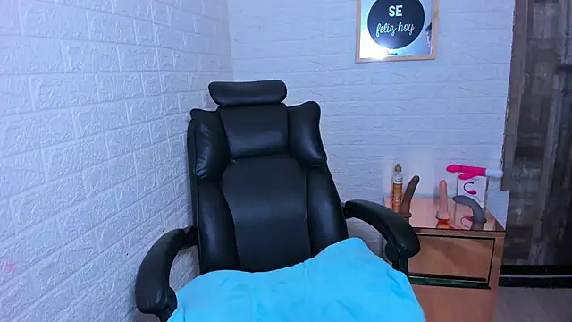 ImCrazzy online show from November 2025 04:18:01 PM