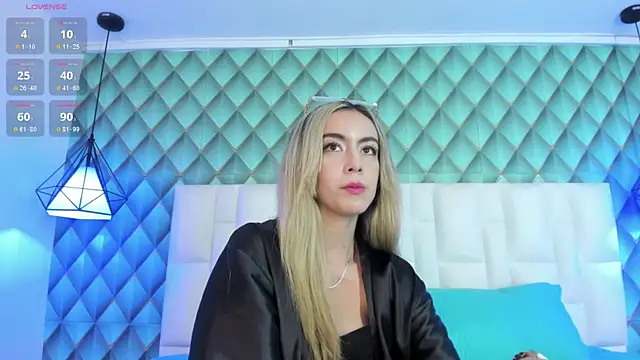 Snapshot of Antonella-Ray chatting on January 2025 08:28:01 PM Antonella-Ray online show from January 2025 08:28:01 PM