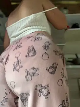 Snapshot of Emiily_lee chatting on February 2025 04:25:02 PM Emiily lee online show from February 2025 04:25:02 PM