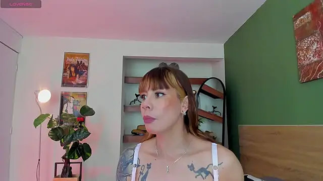 Snapshot of iriiina_veneno chatting on May 2026 12:50:01 AM iriiina veneno online show from May 2026 12:50:01 AM