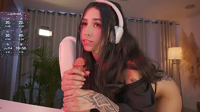 Snapshot of Lilithfosterr chatting on November 2025 08:33:02 PM Lilithfosterr online show from November 2025 08:33:02 PM