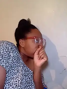 Snapshot of madamsensuale chatting on January 2025 02:39:01 AM madamsensuale online show from January 2025 02:39:01 AM