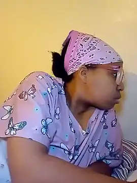 Snapshot of madamsensuale chatting on February 2025 12:49:01 AM madamsensuale online show from February 2025 12:49:01 AM