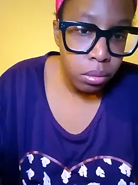 Snapshot of madamsensuale chatting on March 2025 12:17:01 AM madamsensuale online show from March 2025 12:17:01 AM