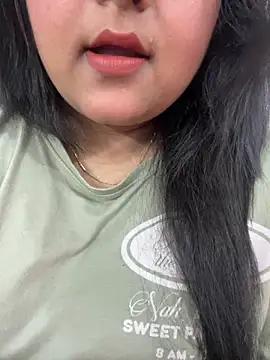 smile pretty online show from February 2026 04:17:01 PM