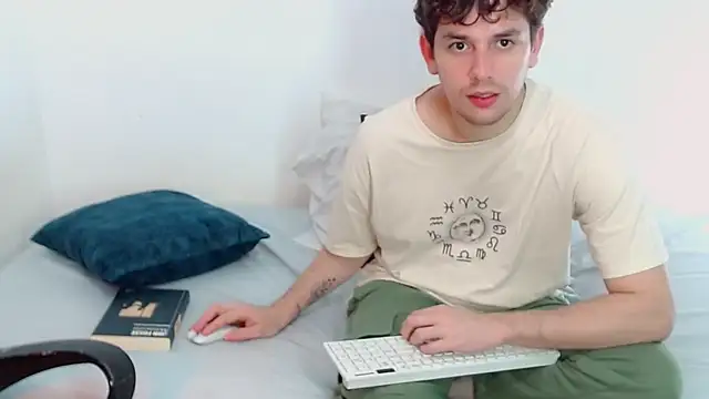 Elio555 online show from December 2024 08:40:01 PM