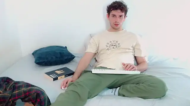 Elio555 online show from December 2024 09:33:02 PM