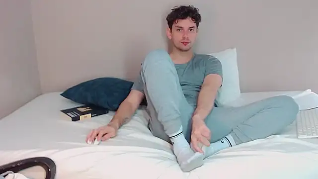 Elio555 online show from December 2024 04:57:01 PM