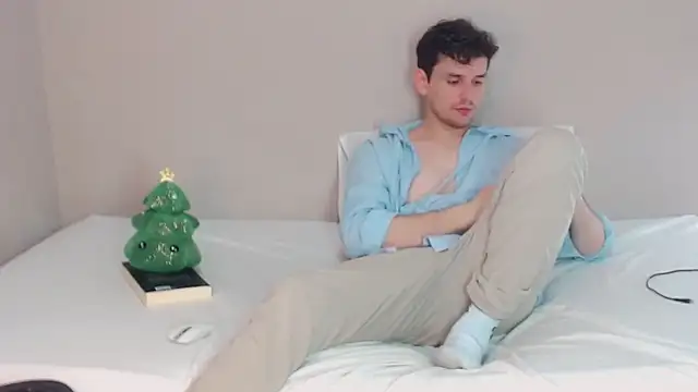 Elio555 online show from December 2024 08:16:02 PM