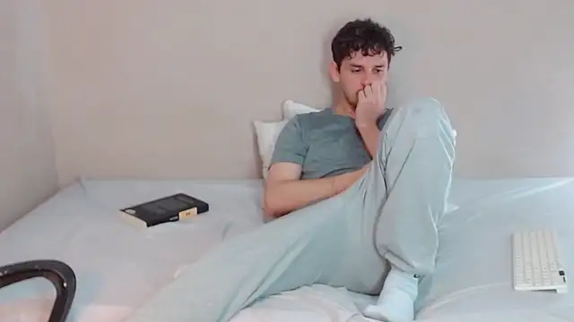 Elio555 online show from December 2024 06:05:01 PM