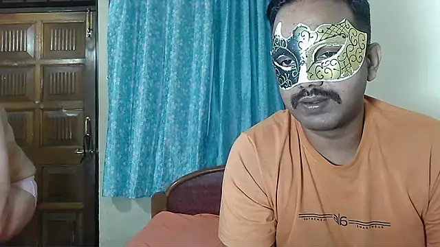 Snapshot of Cutehornycouples chatting on October 2025 05:52:02 PM Cutehornycouples online show from October 2025 05:52:02 PM