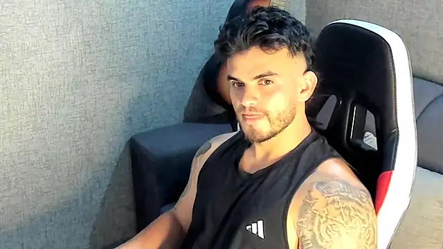 Ricardogo19 online show from October 2025 11:37:02 PM