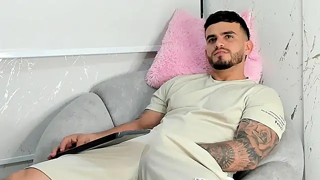 Ricardogo19 online show from January 2026 02:43:02 PM