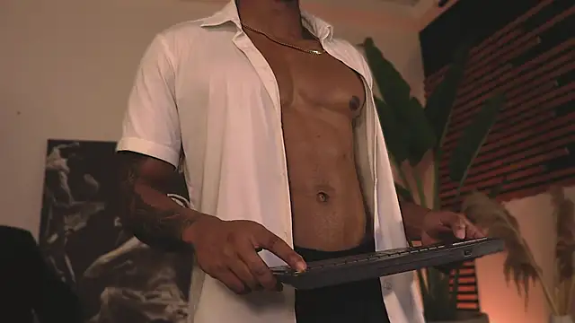 Logan Varela online show from February 2025 01:19:01 PM