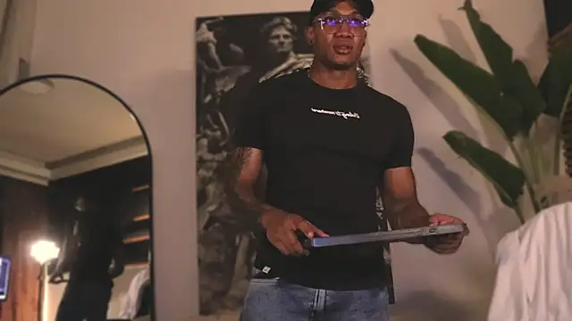 Logan Varela online show from February 2025 09:22:01 PM