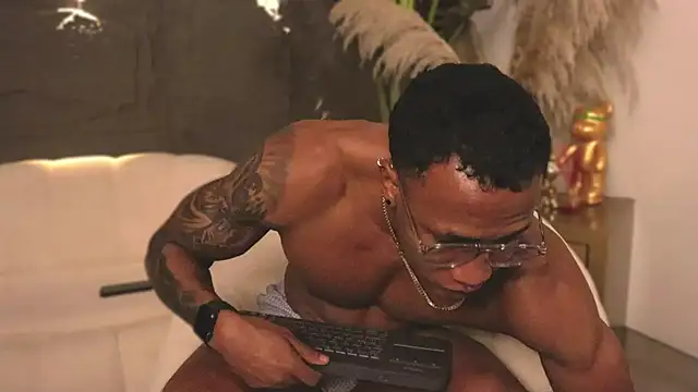 Logan Varela online show from February 2025 12:08:01 AM