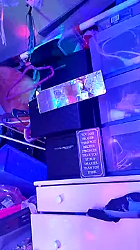 gurlnips online show from October 2025 07:27:02 AM