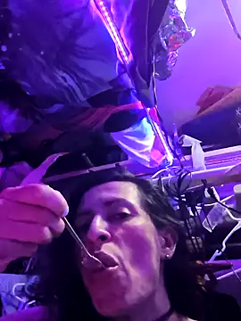 gurlnips online show from March 2026 12:49:01 PM