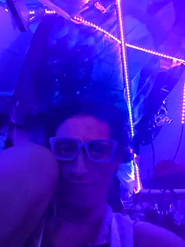 gurlnips online show from April 2026 01:45:02 PM