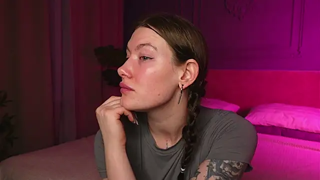 Liv Fay online show from November 2025 01:36:01 PM