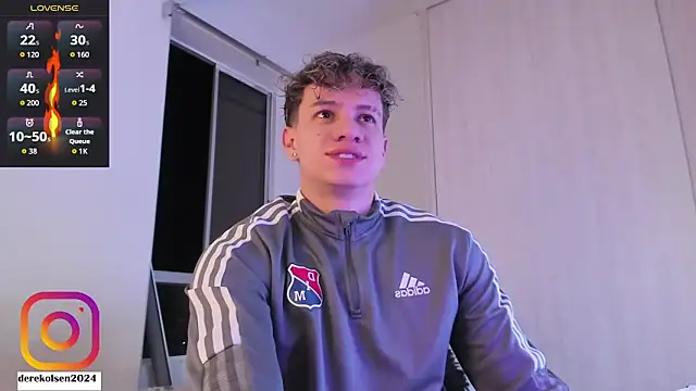 DerekOlsen online show from October 2025 02:44:01 AM