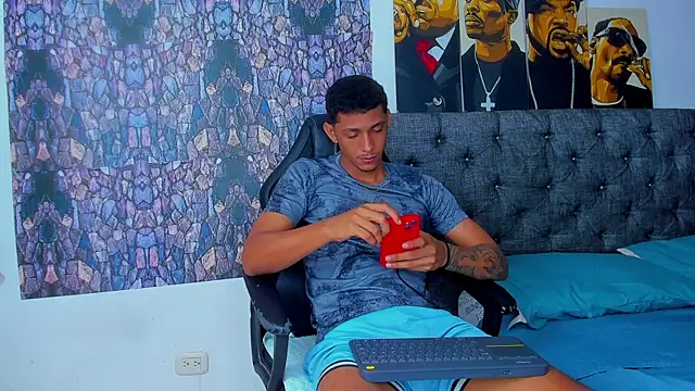 dominic smith  online show from February 2025 01:58:01 AM