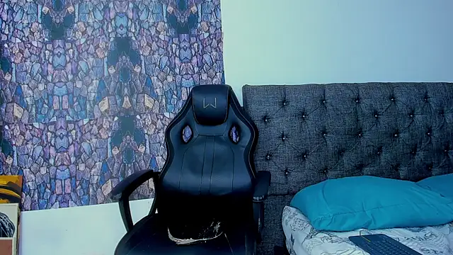 dominic smith  online show from February 2025 02:20:02 AM