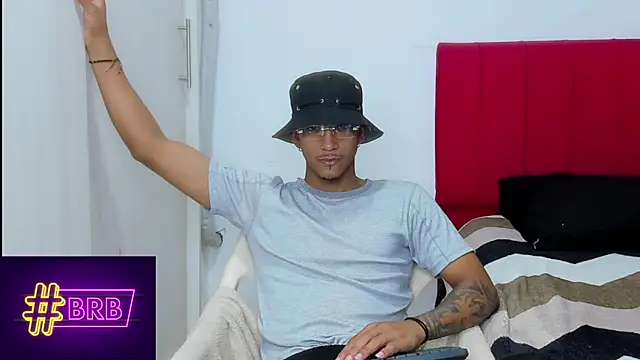 dominic smith  online show from March 2025 06:57:02 AM