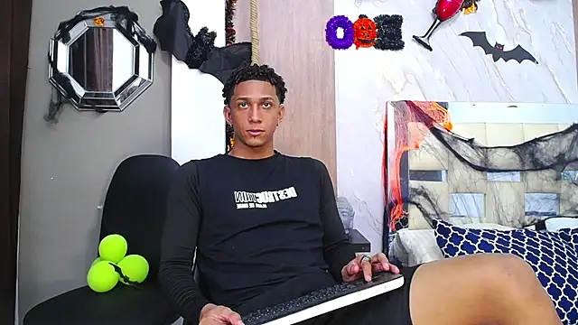 dominic smith  online show from October 2025 10:45:02 PM