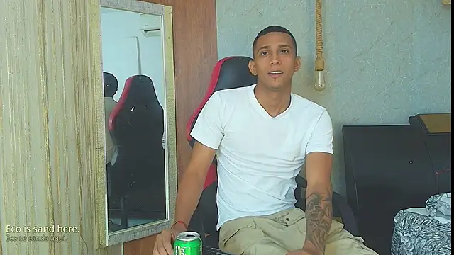 Snapshot of dominic_smith_ chatting on June 2026 02:36:02 AM dominic smith online show from June 2026 02:36:02 AM
