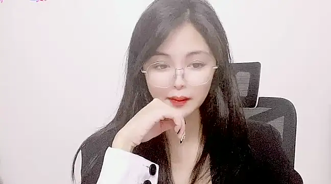 Snapshot of ---MIA--- chatting on March 2025 01:40:01 PM ---MIA--- online show from March 2025 01:40:01 PM