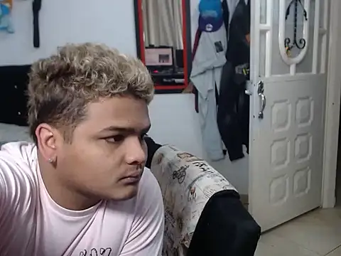 Snapshot of Boycuriousxxx chatting on October 2025 11:10:02 AM Boycuriousxxx online show from October 2025 11:10:02 AM