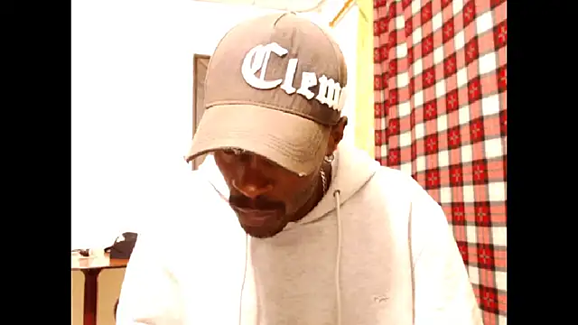 phillip-hot online show from November 2025 04:37:02 AM