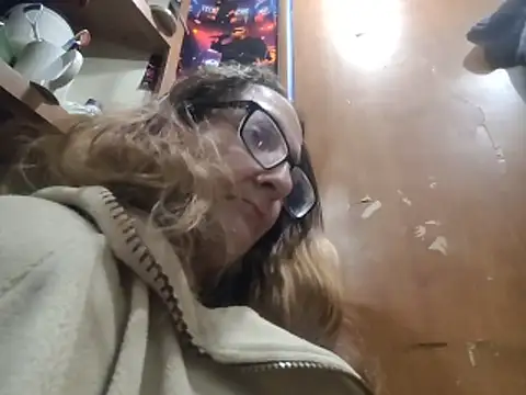 ILUV2TUCHMYKITTY online show from November 2025 11:38:02 AM