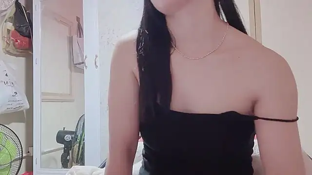 LinhChi 9x online show from January 2026 01:28:02 PM