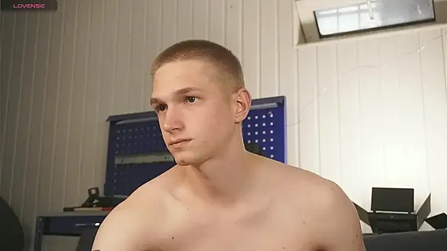 dustyn fox online show from September 2025 03:01:01 PM