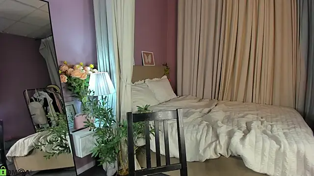 Snapshot of Dearly_Emily chatting on July 2026 05:22:01 PM Dearly Emily online show from July 2026 05:22:01 PM