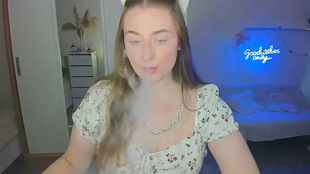 Snapshot of Demure_Smile chatting on February 2025 07:16:01 AM Demure Smile online show from February 2025 07:16:01 AM