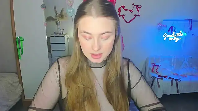 Snapshot of Demure_Smile chatting on February 2025 02:44:01 PM Demure Smile online show from February 2025 02:44:01 PM