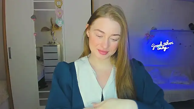 Snapshot of Demure_Smile chatting on February 2025 01:53:01 AM Demure Smile online show from February 2025 01:53:01 AM