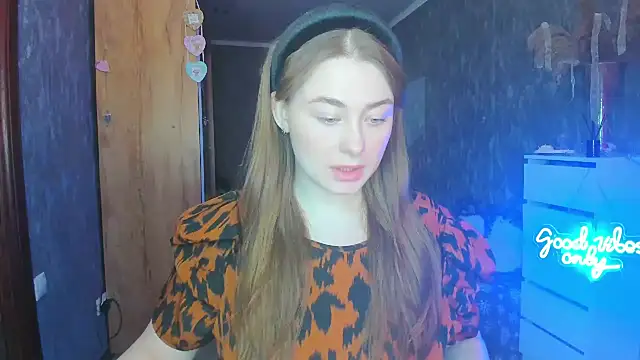 Snapshot of Demure_Smile chatting on February 2025 06:04:01 AM Demure Smile online show from February 2025 06:04:01 AM