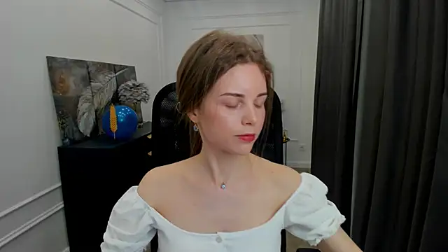 Snapshot of MileyWings chatting on May 2026 11:28:01 AM MileyWings online show from May 2026 11:28:01 AM