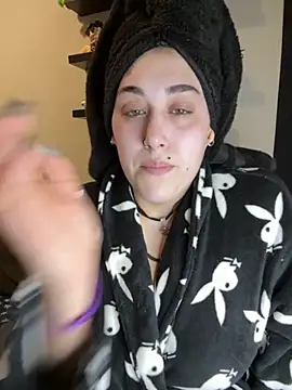 ThicBunz online show from November 2025 06:01:01 PM