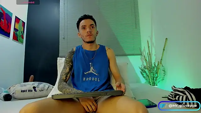 Snapshot of Tylergiuseppe_ chatting on December 2024 11:28:02 PM Tylergiuseppe  online show from December 2024 11:28:02 PM