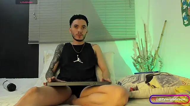 Snapshot of Tylergiuseppe_ chatting on January 2025 04:49:02 AM Tylergiuseppe  online show from January 2025 04:49:02 AM