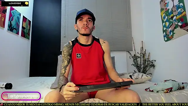 Snapshot of Tylergiuseppe_ chatting on February 2025 09:37:01 PM Tylergiuseppe  online show from February 2025 09:37:01 PM