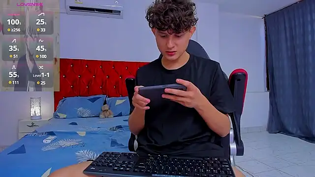 Snapshot of Nathan_Bluee chatting on December 2024 03:44:01 PM Nathan Bluee online show from December 2024 03:44:01 PM