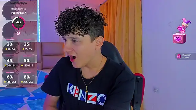 Snapshot of Nathan_Bluee chatting on January 2025 12:57:02 PM Nathan Bluee online show from January 2025 12:57:02 PM