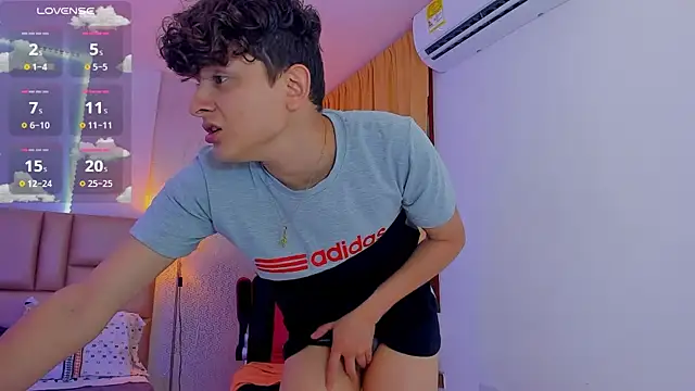 Snapshot of Nathan_Bluee chatting on January 2025 04:25:02 PM Nathan Bluee online show from January 2025 04:25:02 PM